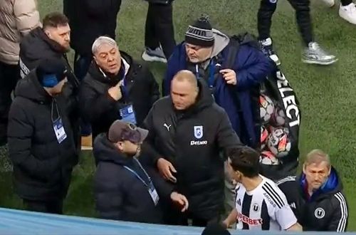 Sorin Cârțu se ceartă cu un jucător de la Universitatea Cluj, captură TV Prima Sport
