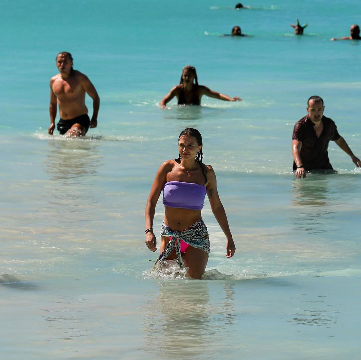 Cine este frumusețea enigmatică de la Survivor România 2025  » Abandonată de mamă pentru un bodyguard, apoi și de tatăl vitreg: „Am țipat cât tot cartierul”