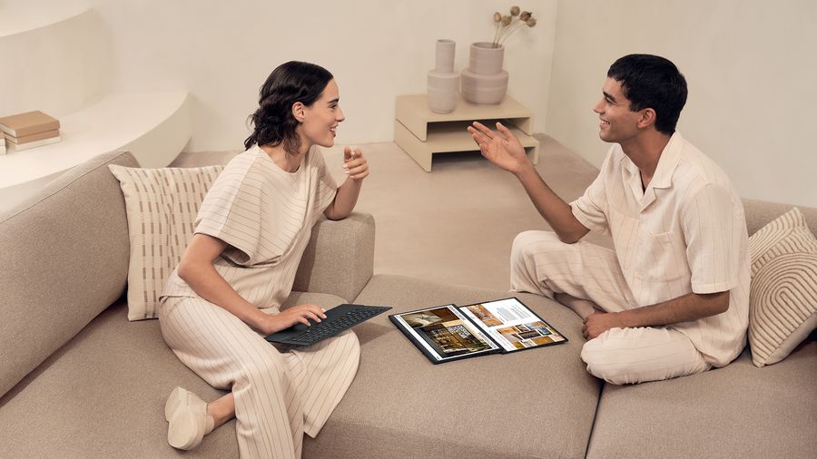 ASUS Zenbook DUO (UX8406): versatilitate pe mai multe ecrane