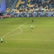 Sute de copii, pe teren la pauza meciului Petrolul - FCSB / Foto: Andrei Furnigă GSP