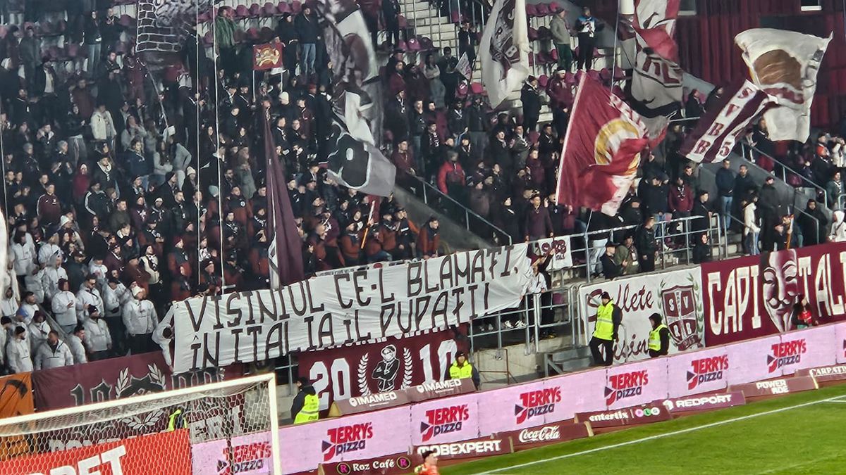 Mesajele afișate de galerii la Rapid - Petrolul