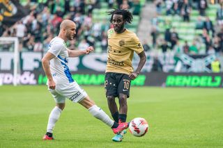 Jucător crescut în academia Barcelonei, prezentat oficial în Superliga