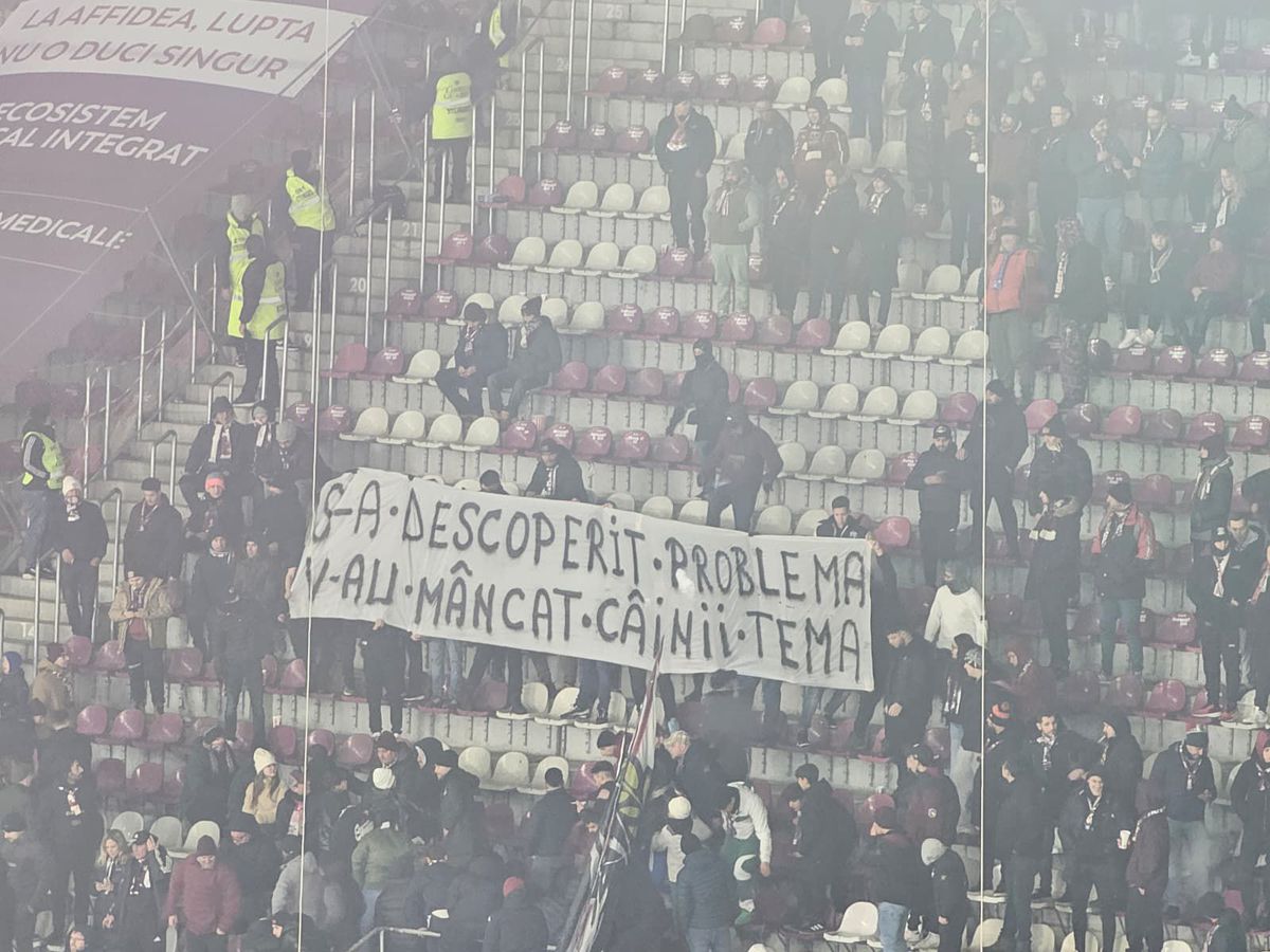 Mesajele afișate de galerii la Rapid - Petrolul