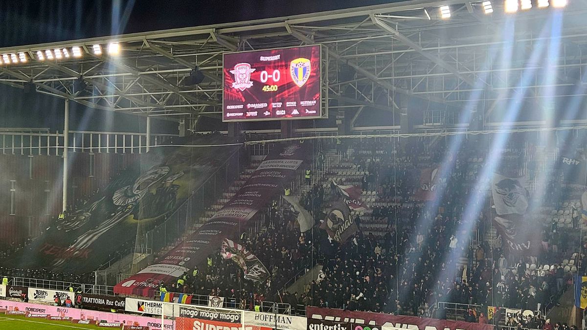 Mesajele afișate de galerii la Rapid - Petrolul