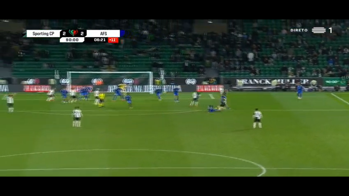 HORROR! Rapidistul Antoine Baroan și-a rupt piciorul chiar la debutul pentru noua echipă » Imagini greu de privit