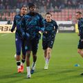 Yann Bisseck (cu căciulă) este pe lista lui Bayern pentru mercato estival / Foto: Imago
