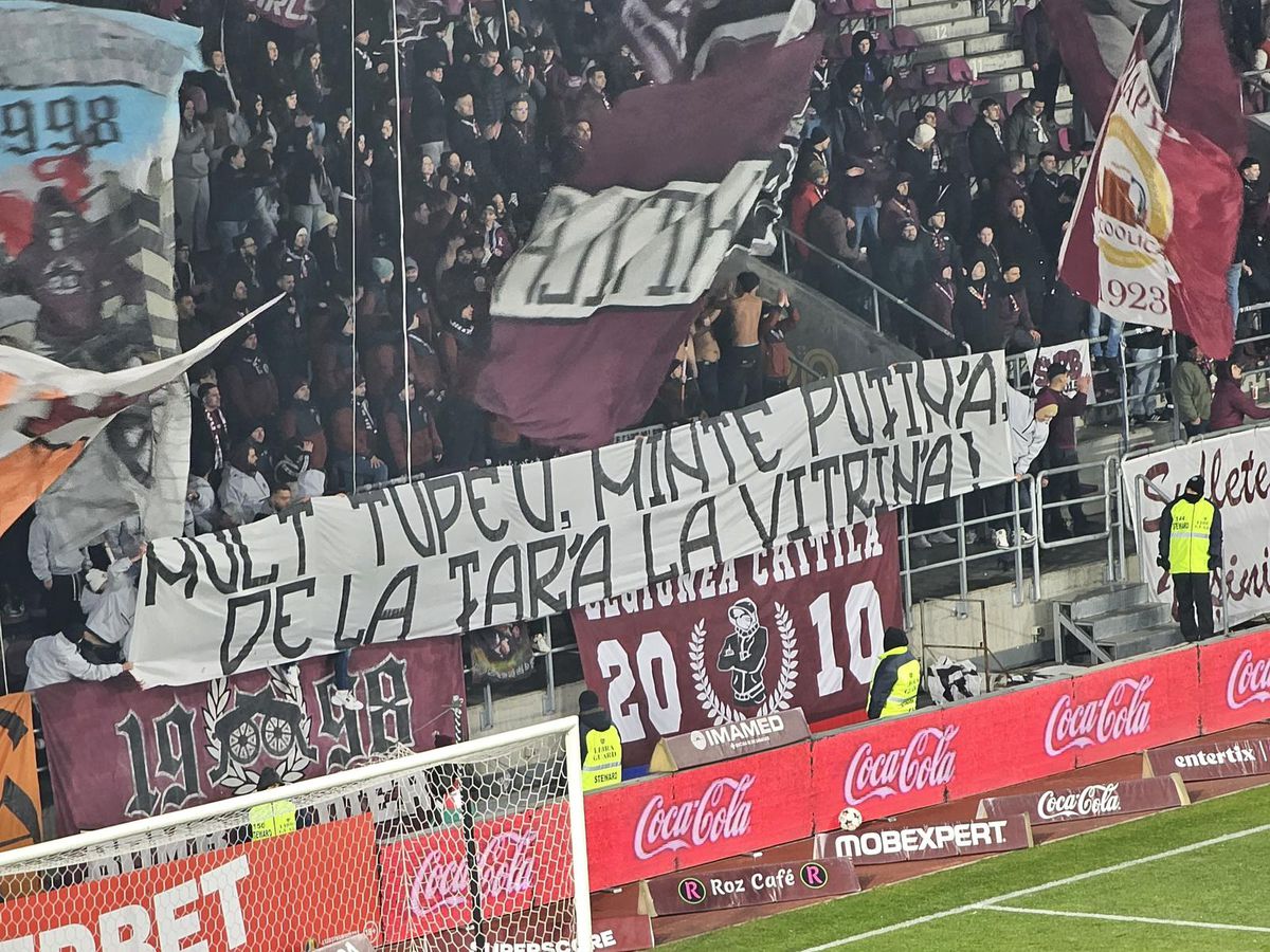 Mesajele afișate de galerii la Rapid - Petrolul