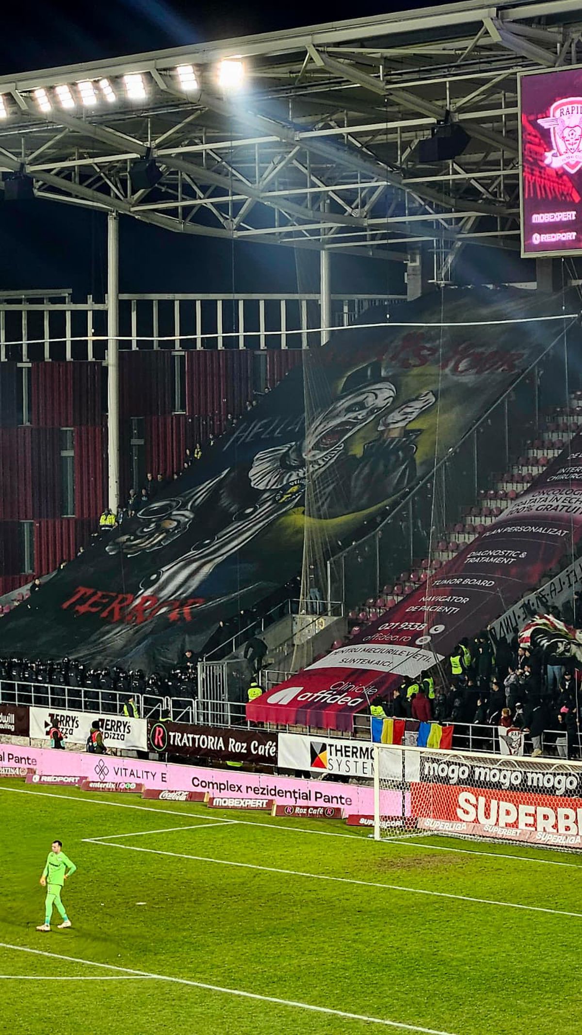 Mesajele afișate de galerii la Rapid - Petrolul