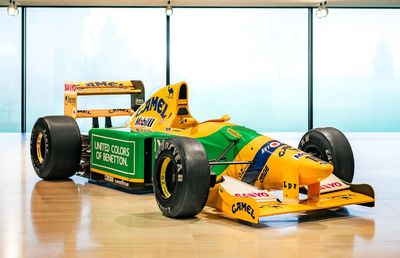 Monopostul cu care Michael Schumacher a obținut prima victorie în Formula 1, vândut pentru o sumă colosală