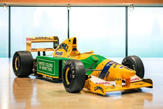 Monopostul cu care Michael Schumacher a obținut prima victorie în