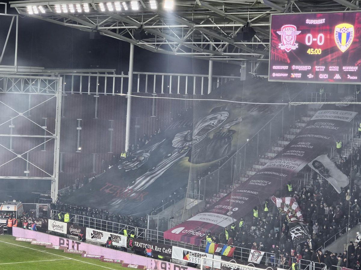 Mesajele afișate de galerii la Rapid - Petrolul