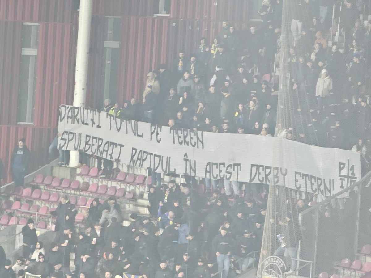 Mesajele afișate de galerii la Rapid - Petrolul