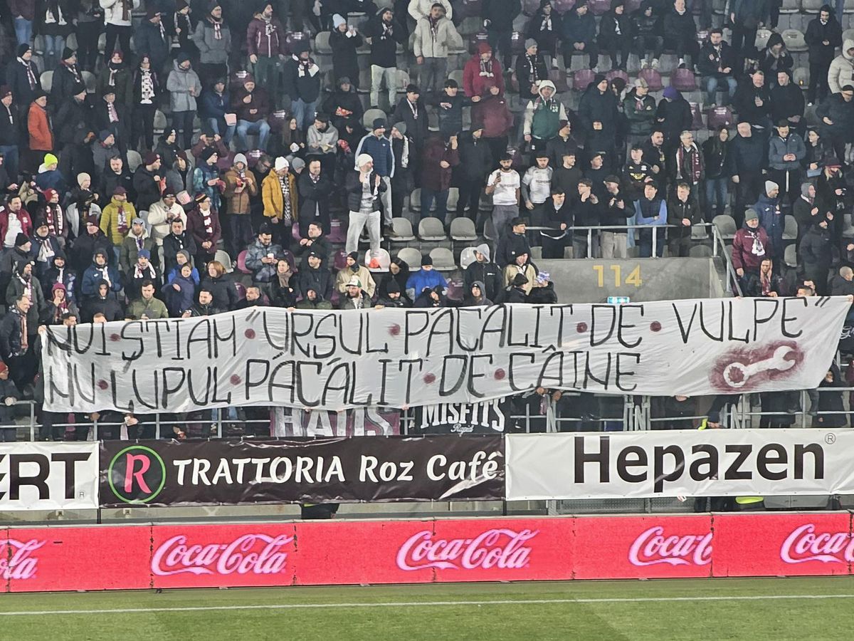 Mesajele afișate de galerii la Rapid - Petrolul