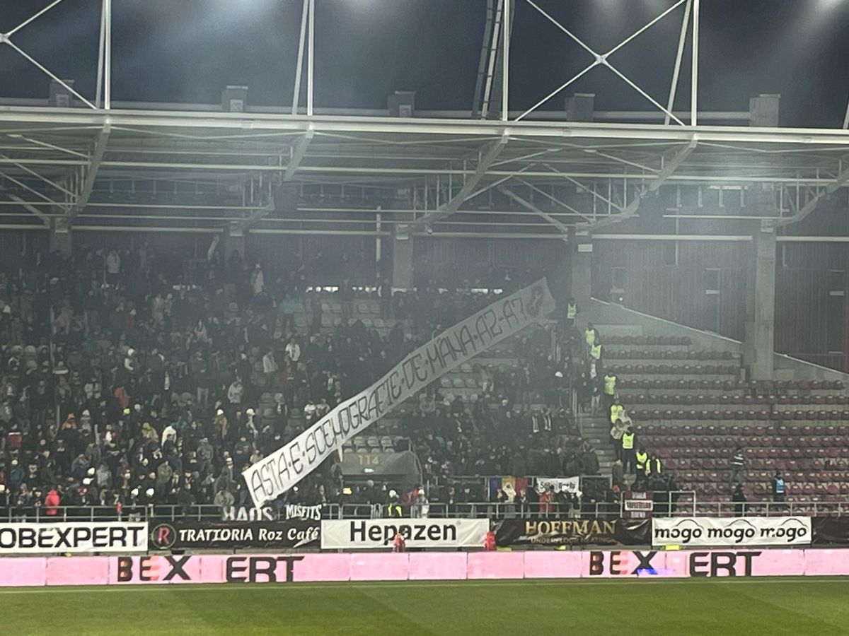 Mesajele afișate de galerii la Rapid - Petrolul