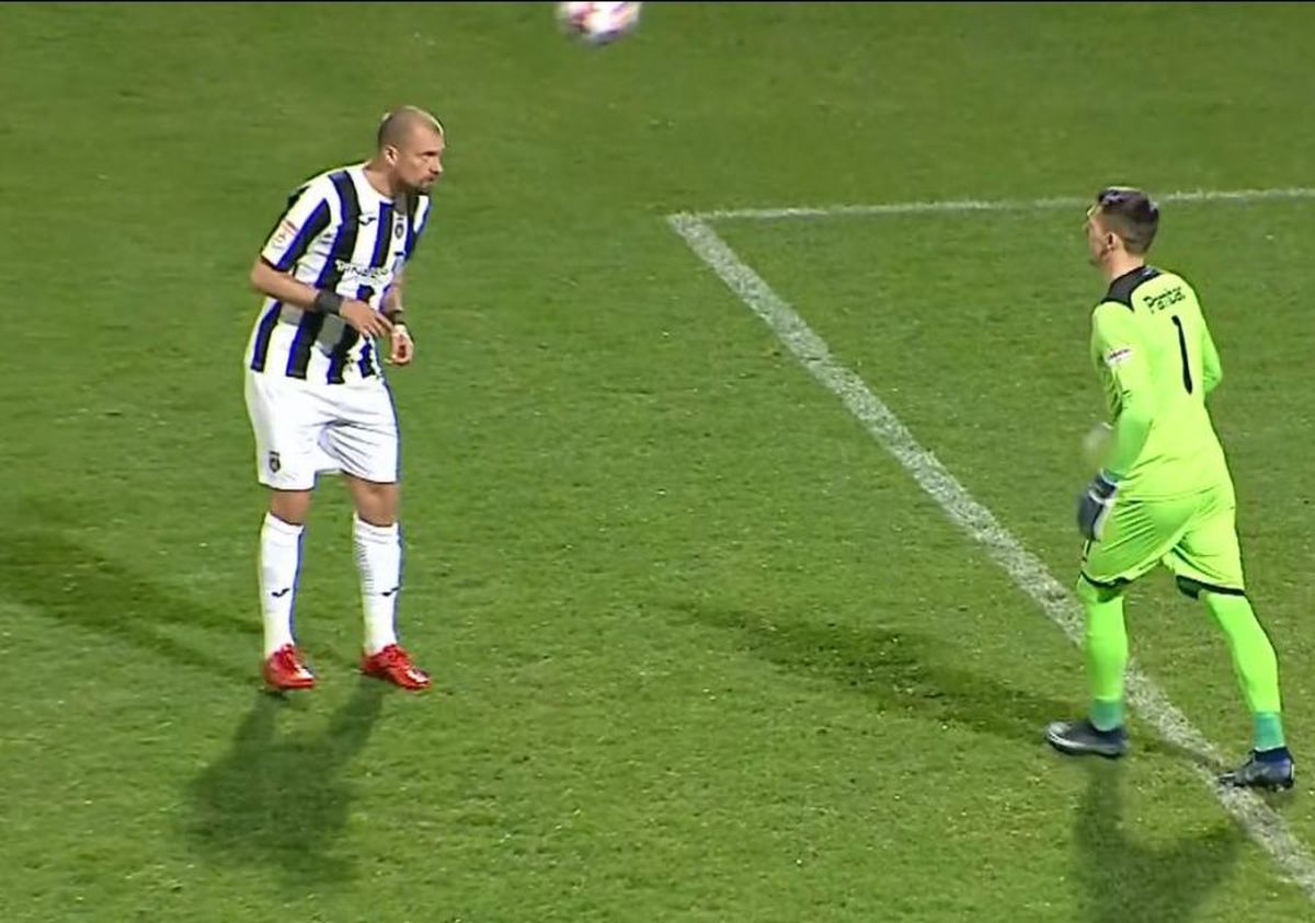 ASTRA - BOTOȘANI // VIDEO+FOTO Fază ciudată în play-off » Arbitrul a dictat indirectă după un gest nemaivăzut al lui Tamaș! EXCLUSIV Ce spune Cristi Balaj