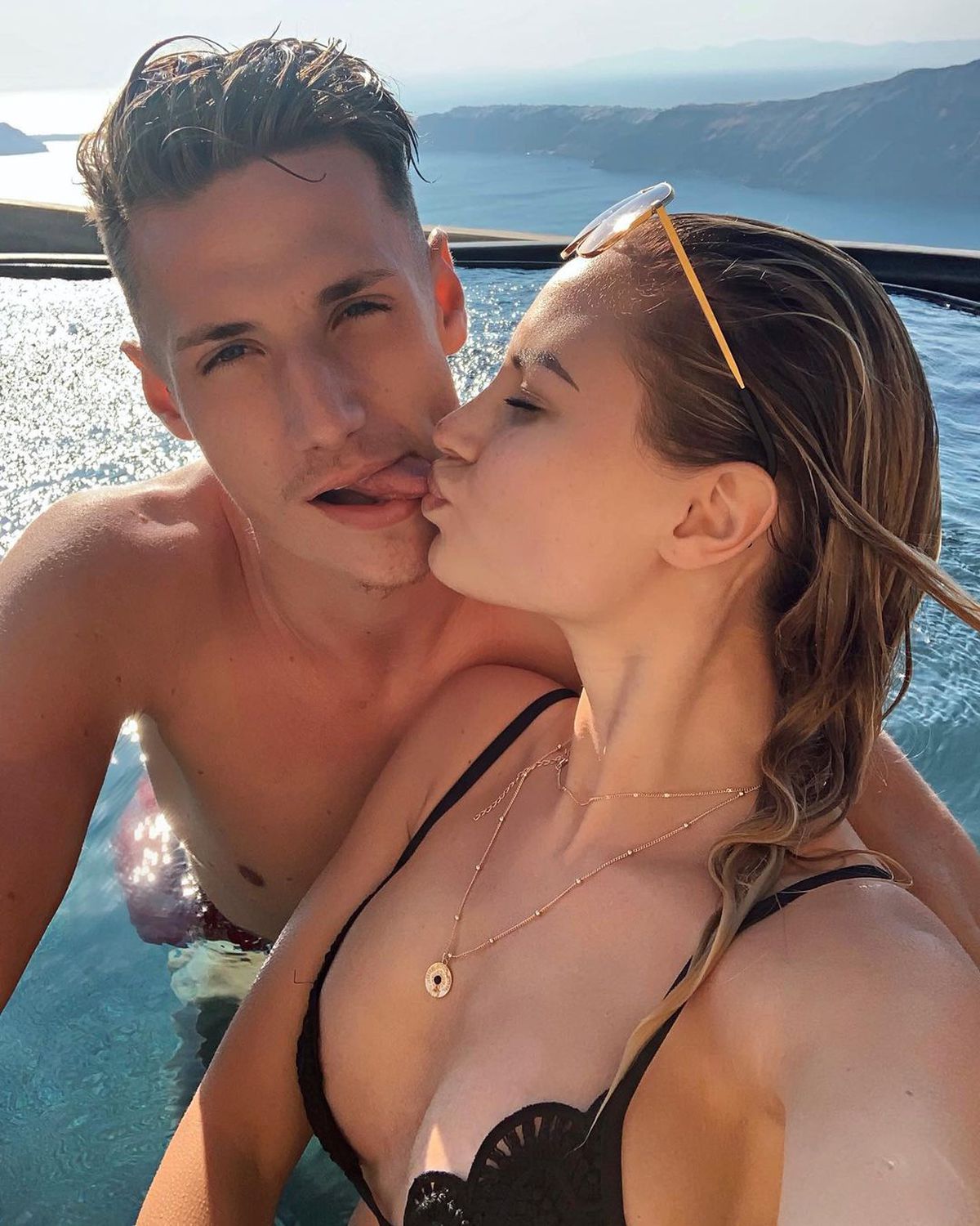 FOTO Colegul lui Ionuț Radu de la Inter are o iubită care-ți taie respirația! Apariții hot de fiecare dată