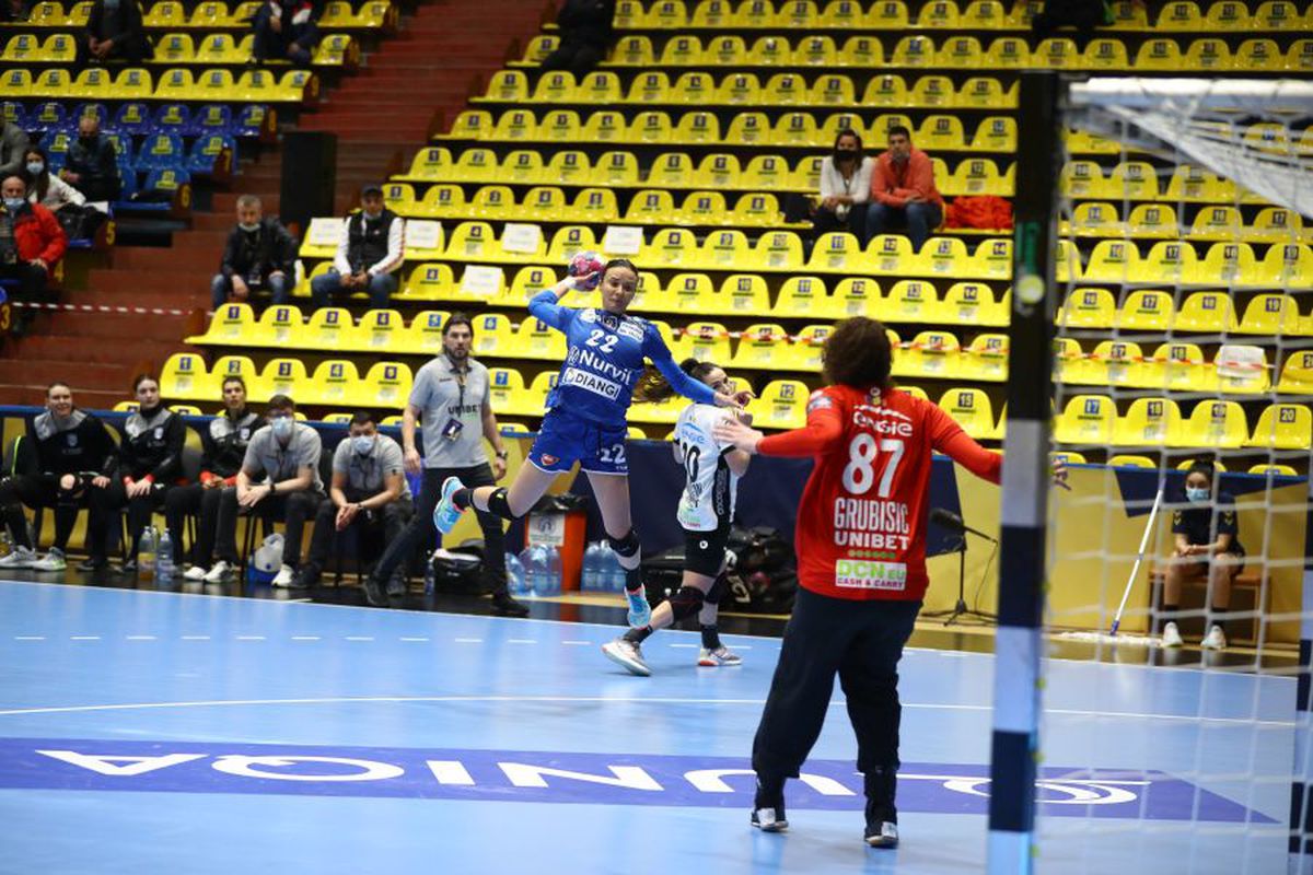 Cronica meciului SCM Rm. Vâlcea - CSM București 24-33. CSM cu mult peste Vâlcea: calitatea jucătoarelor face diferența » Vâlcea, ca un boxer numărat în picioare!