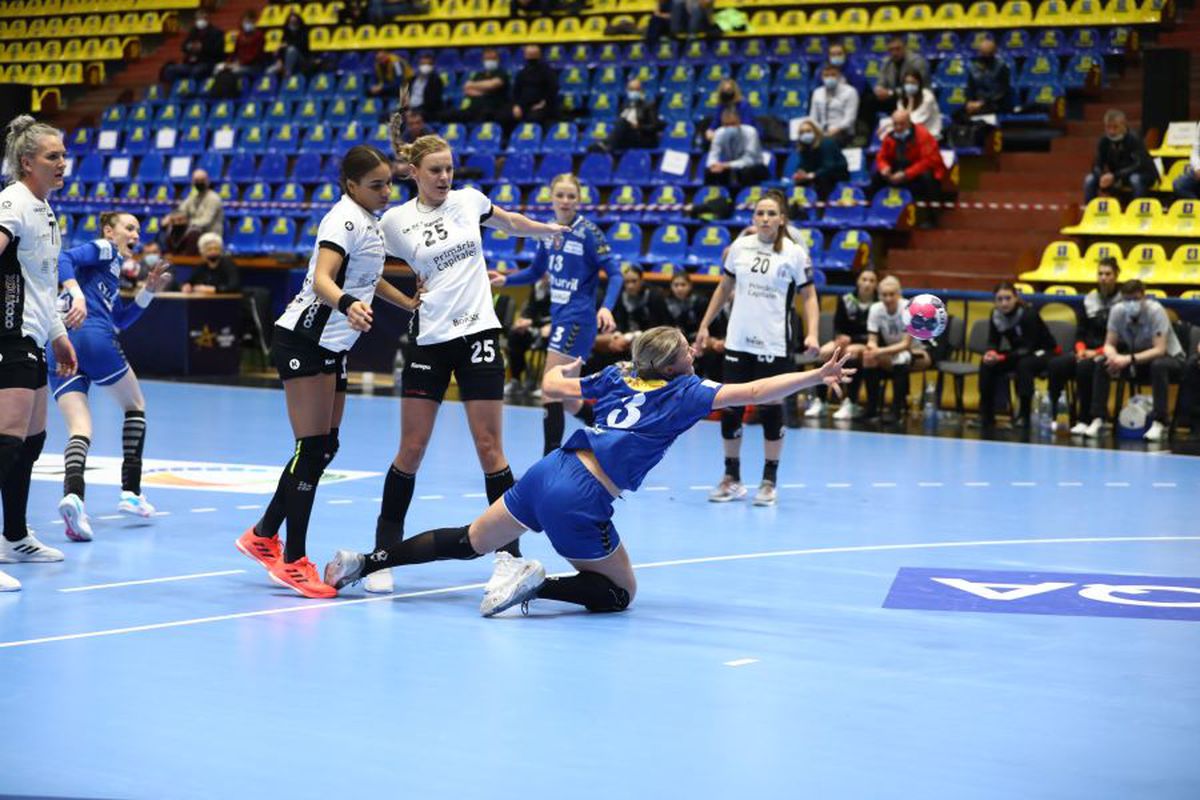 Cronica meciului SCM Rm. Vâlcea - CSM București 24-33. CSM cu mult peste Vâlcea: calitatea jucătoarelor face diferența » Vâlcea, ca un boxer numărat în picioare!