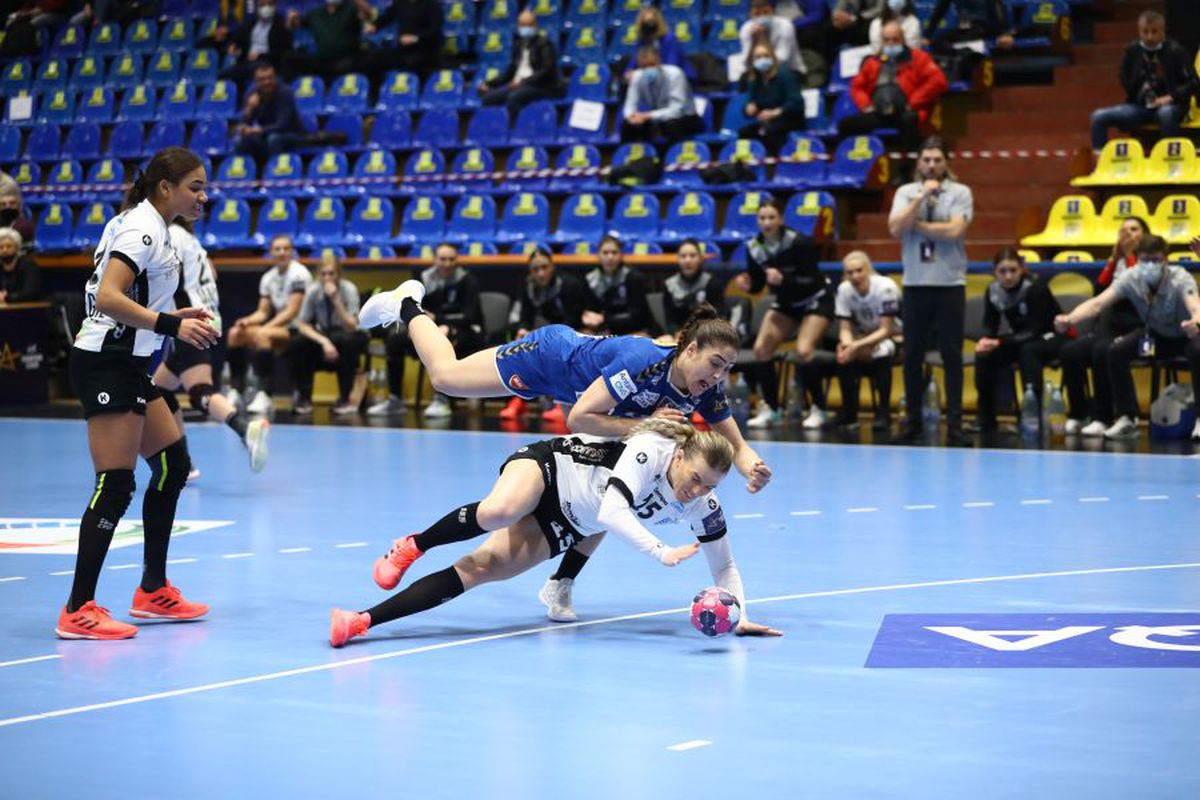 SCM Rm. Vâlcea - CSM București 24-33. Cu Neagu în formă excelentă, „tigroaicele” s-au dezlănțuit și au câștigat la nouă goluri!