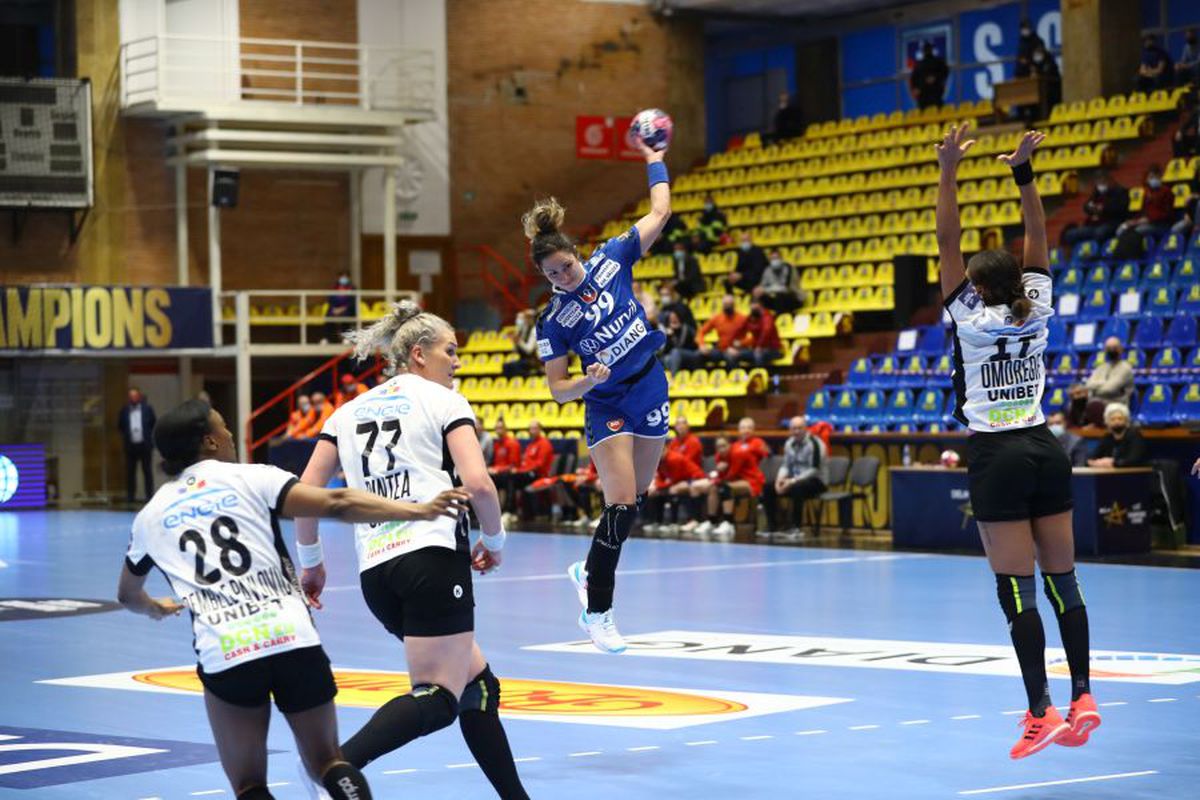 SCM RM. VÂLCEA - CSM BUCUREȘTI 24-33. Cristina Neagu, MVP-ul meciului: „Vâlcea a fost arogantă cu noi”