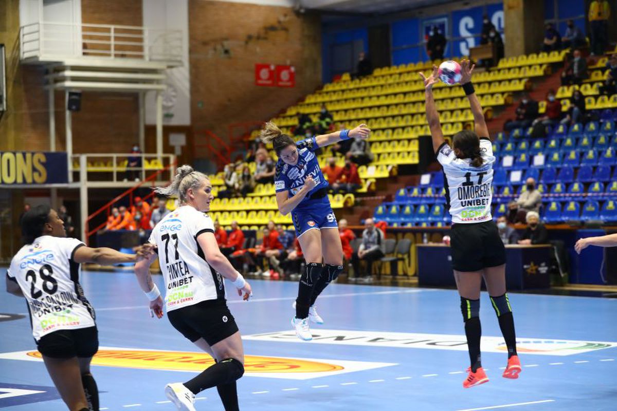 SCM RM. VÂLCEA - CSM BUCUREȘTI 24-33. Cristina Neagu, MVP-ul meciului: „Vâlcea a fost arogantă cu noi”