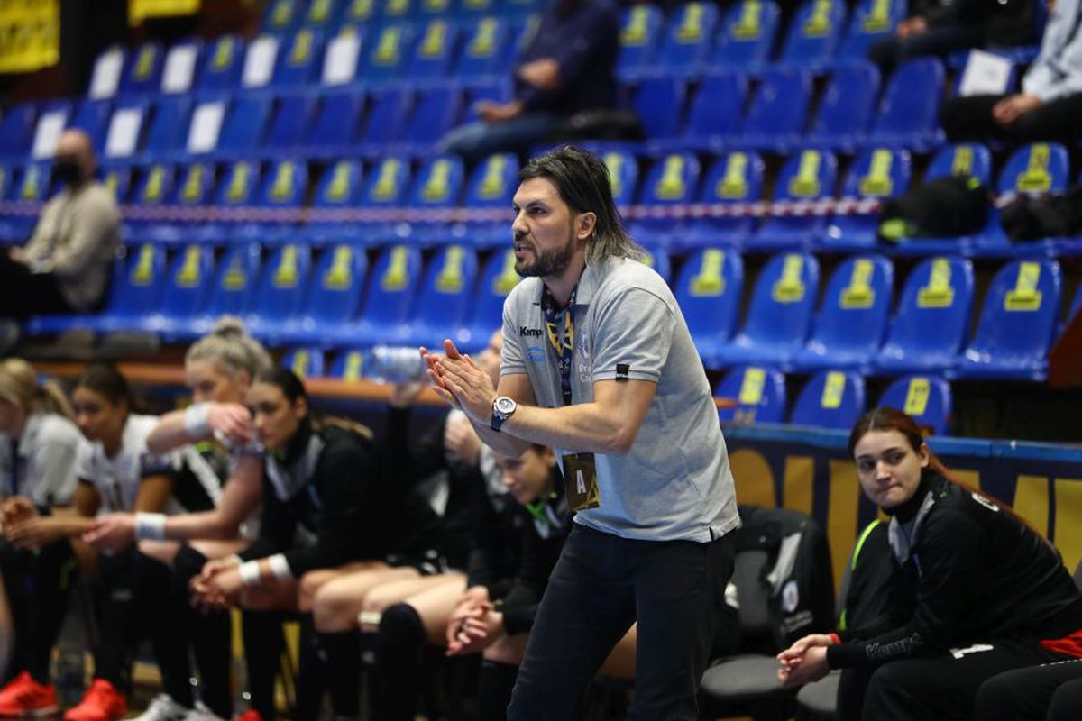 Cronica meciului SCM Rm. Vâlcea - CSM București 24-33. CSM cu mult peste Vâlcea: calitatea jucătoarelor face diferența » Vâlcea, ca un boxer numărat în picioare!