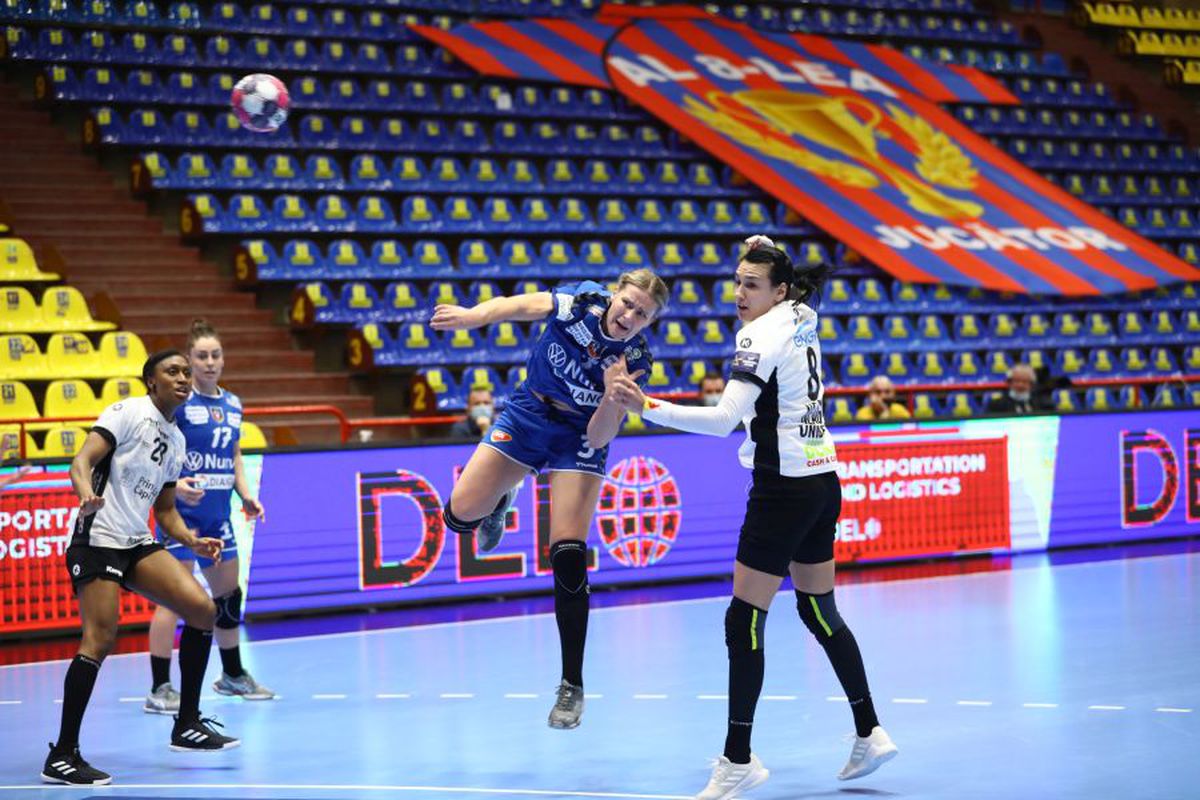 SCM RM. VÂLCEA - CSM BUCUREȘTI 24-33. Cristina Neagu, MVP-ul meciului: „Vâlcea a fost arogantă cu noi”
