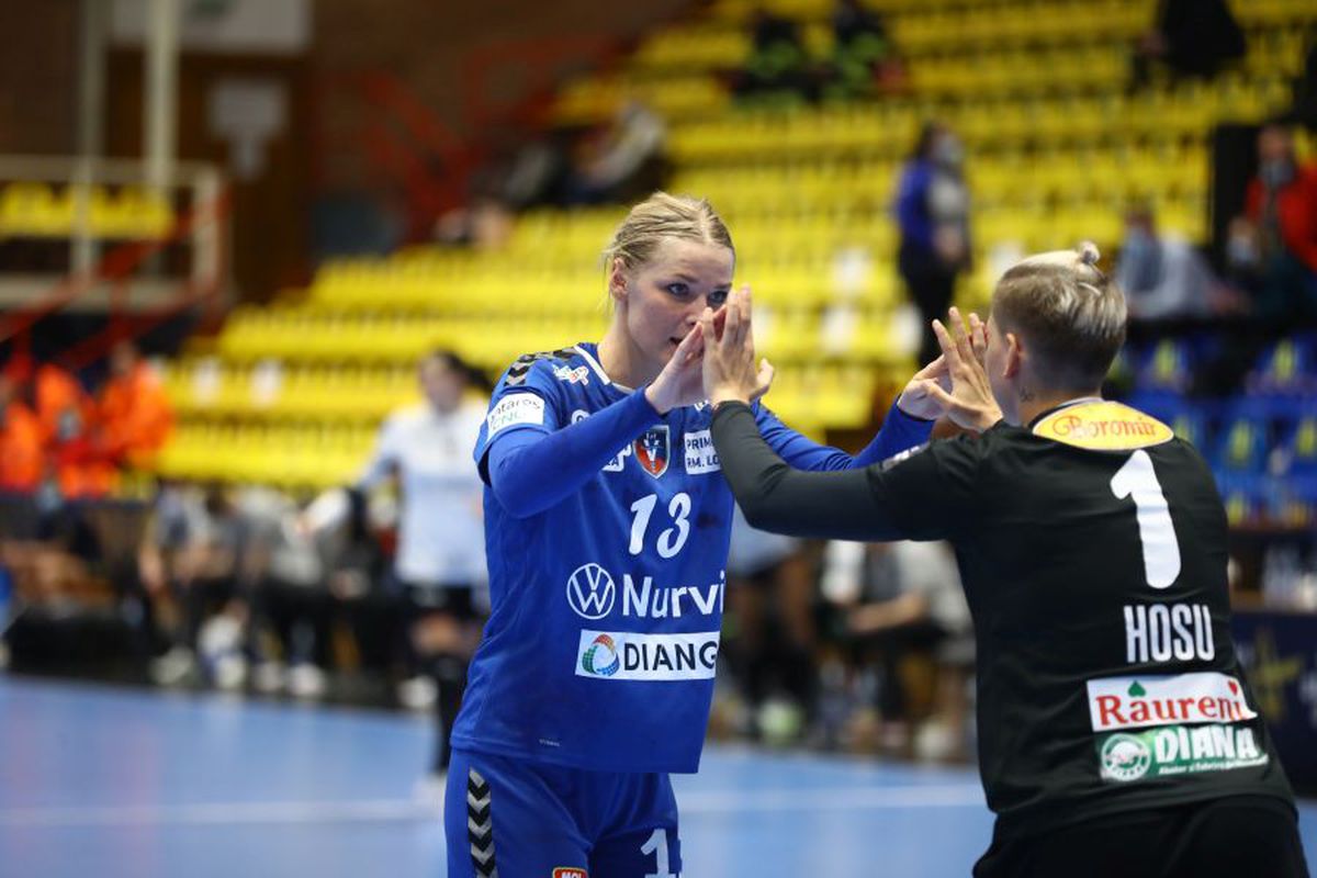 Cronica meciului SCM Rm. Vâlcea - CSM București 24-33. CSM cu mult peste Vâlcea: calitatea jucătoarelor face diferența » Vâlcea, ca un boxer numărat în picioare!