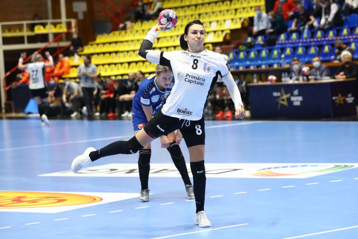 Cronica meciului SCM Rm. Vâlcea - CSM București 24-33. CSM cu mult peste Vâlcea: calitatea jucătoarelor face diferența » Vâlcea, ca un boxer numărat în picioare!