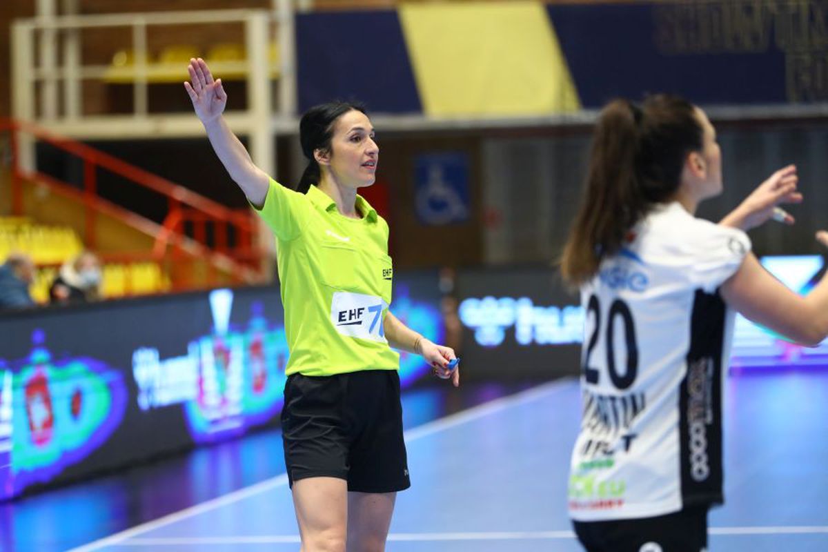 Cronica meciului SCM Rm. Vâlcea - CSM București 24-33. CSM cu mult peste Vâlcea: calitatea jucătoarelor face diferența » Vâlcea, ca un boxer numărat în picioare!