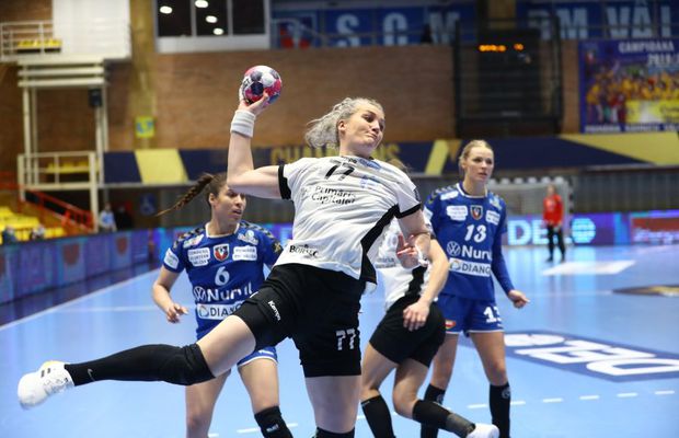 Cronica meciului SCM Rm. Vâlcea - CSM București 24-33. CSM cu mult peste Vâlcea: calitatea jucătoarelor face diferența » Vâlcea, ca un boxer numărat în picioare!