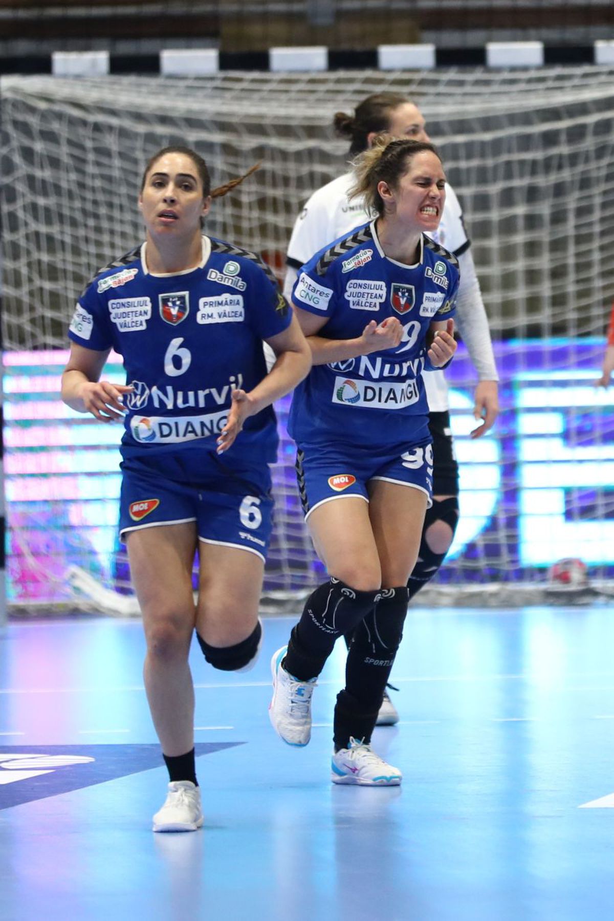 SCM Rm. Vâlcea - CSM București 24-33. Cu Neagu în formă excelentă, „tigroaicele” s-au dezlănțuit și au câștigat la nouă goluri!