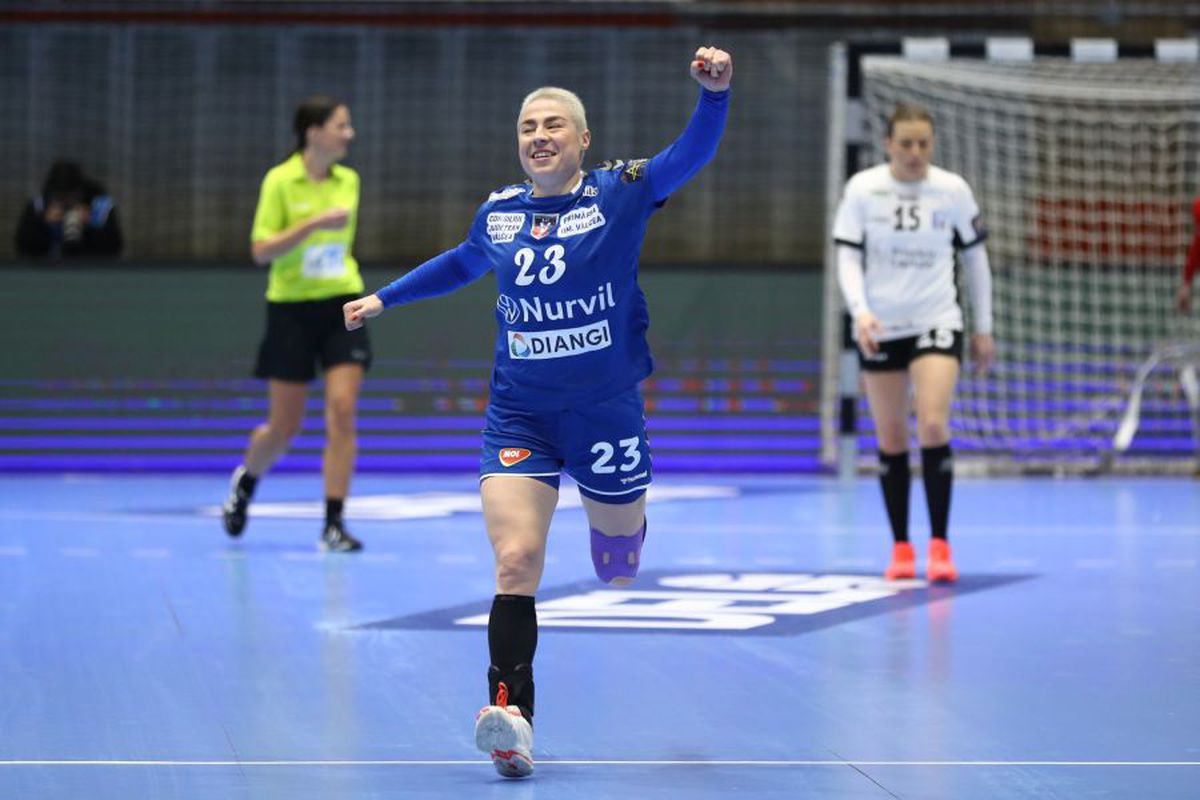 Cronica meciului SCM Rm. Vâlcea - CSM București 24-33. CSM cu mult peste Vâlcea: calitatea jucătoarelor face diferența » Vâlcea, ca un boxer numărat în picioare!