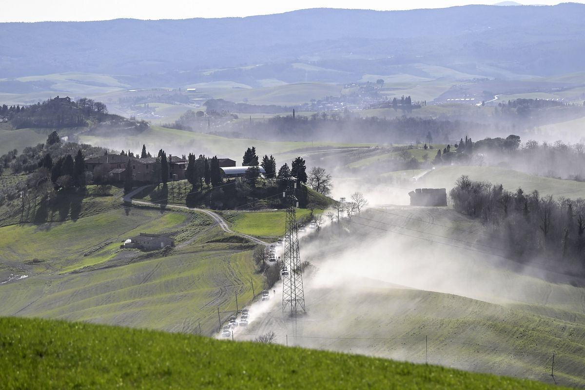 Mathieu van der Poel a câștigat Strade Bianche 2021 cu un atac monstruos în fața lui Julian Alaphilippe