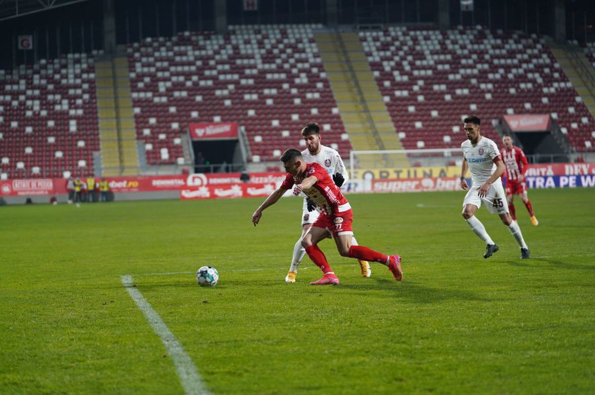 VIDEO Adrian Petre, „blocat” și la UTA! Ratare uriașă în meciul cu CFR Cluj: finalizare lamentabilă cu poarta goală în față