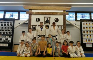 Terapie prin judo » Copiii ucraineni refugiați la Constanța sunt ajutați să uite de războiul din țara lor prin sport