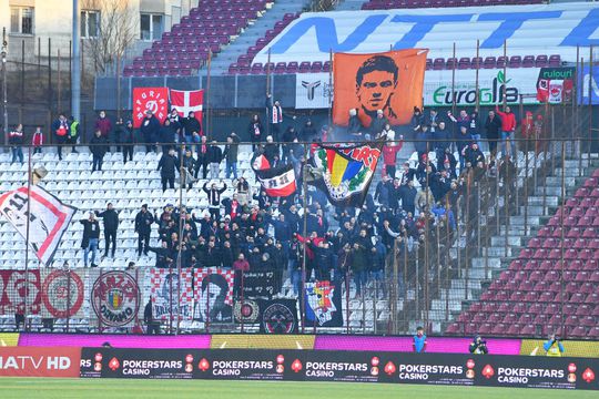CFR Cluj - Dinamo se întâlnesc ACUM, în ultima rundă a sezonului regulat din Liga 1. Fanii „câinilor” au părăsit arena în minutul 35, în semn de protest.