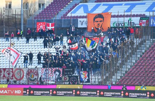 CFR Cluj - Dinamo se întâlnesc ACUM, în ultima rundă a sezonului regulat din Liga 1. Fanii „câinilor” au părăsit arena în minutul 35, în semn de protest.