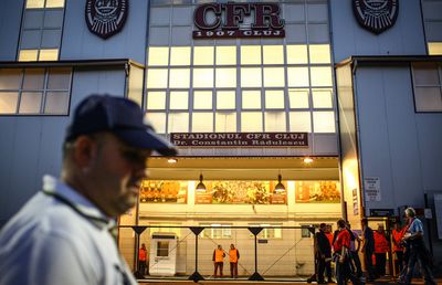 Bătaie pe cateringul minuscul de la CFR Cluj. Campioana acuzată de contracte pe pile: firma beneficiară e unui senator PSD, prieten cu un oficial al clubului
