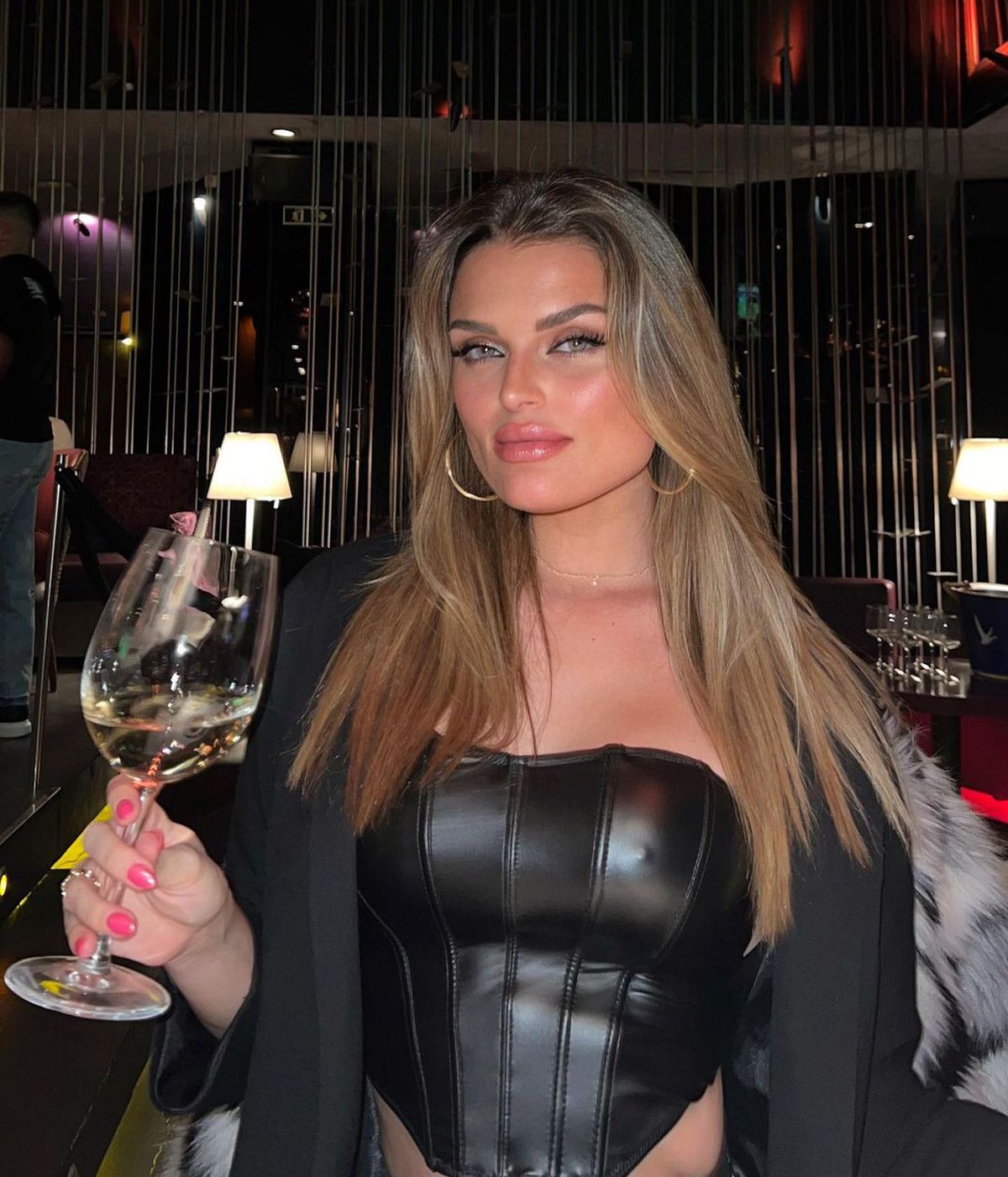 „Am plecat plângând, fotbaliștii sunt proști și aroganți” » Într-o furtună de scandaluri, un model din Barcelona a povestit ce a pățit la o petrecere privată