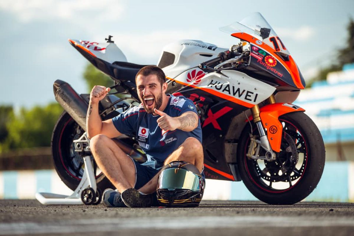 Cătălin Cazacu a înlocuit-o pe Ramona Olaru cu o colegă de la Antenă. Cine e noua iubită a campionului la motociclism