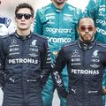 George Russell, în stânga, lângă Lewis Hamilton // foto: Imago Images