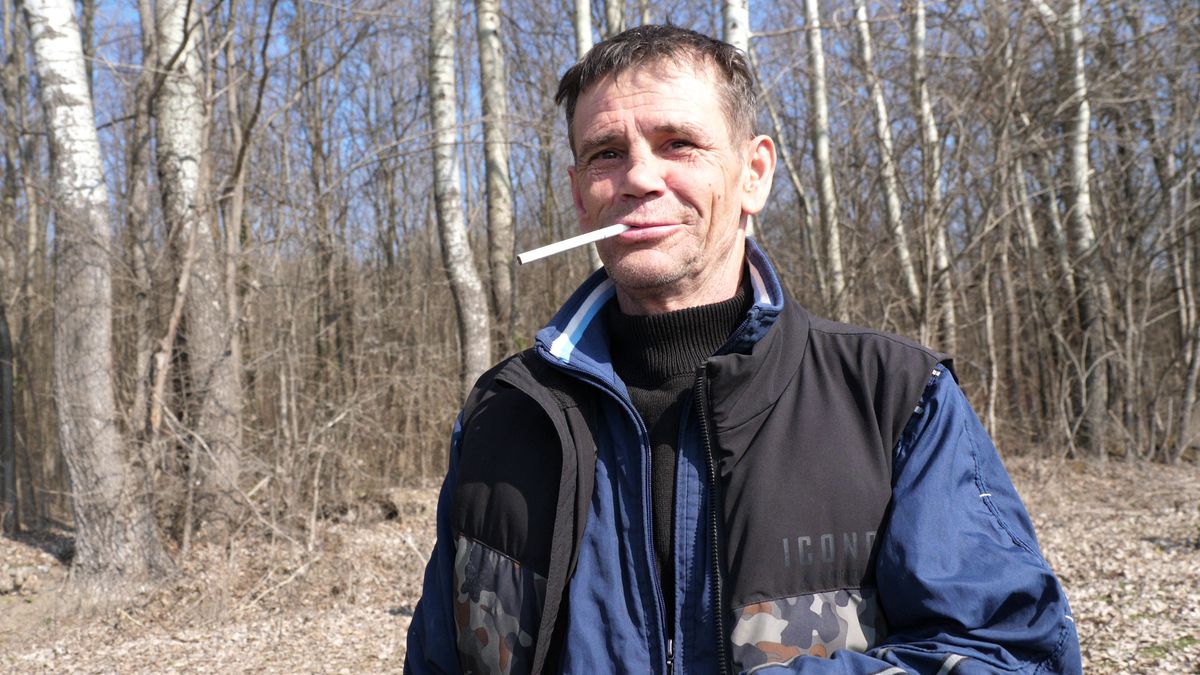 Reportaj savuros din fotbalul foarte mic, la Puchenii Mari - Cocorăștii Colț » „A fost porcu' gras, d-aia avem numai rotofei în echipă! Sunt campion mondial la pahare, țuica mea e vitamină curată”