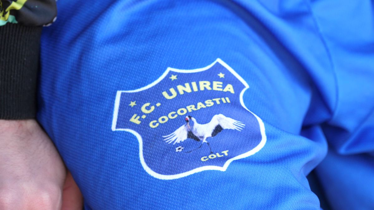 Reportaj savuros din fotbalul foarte mic, la Puchenii Mari - Cocorăștii Colț » „A fost porcu' gras, d-aia avem numai rotofei în echipă! Sunt campion mondial la pahare, țuica mea e vitamină curată”