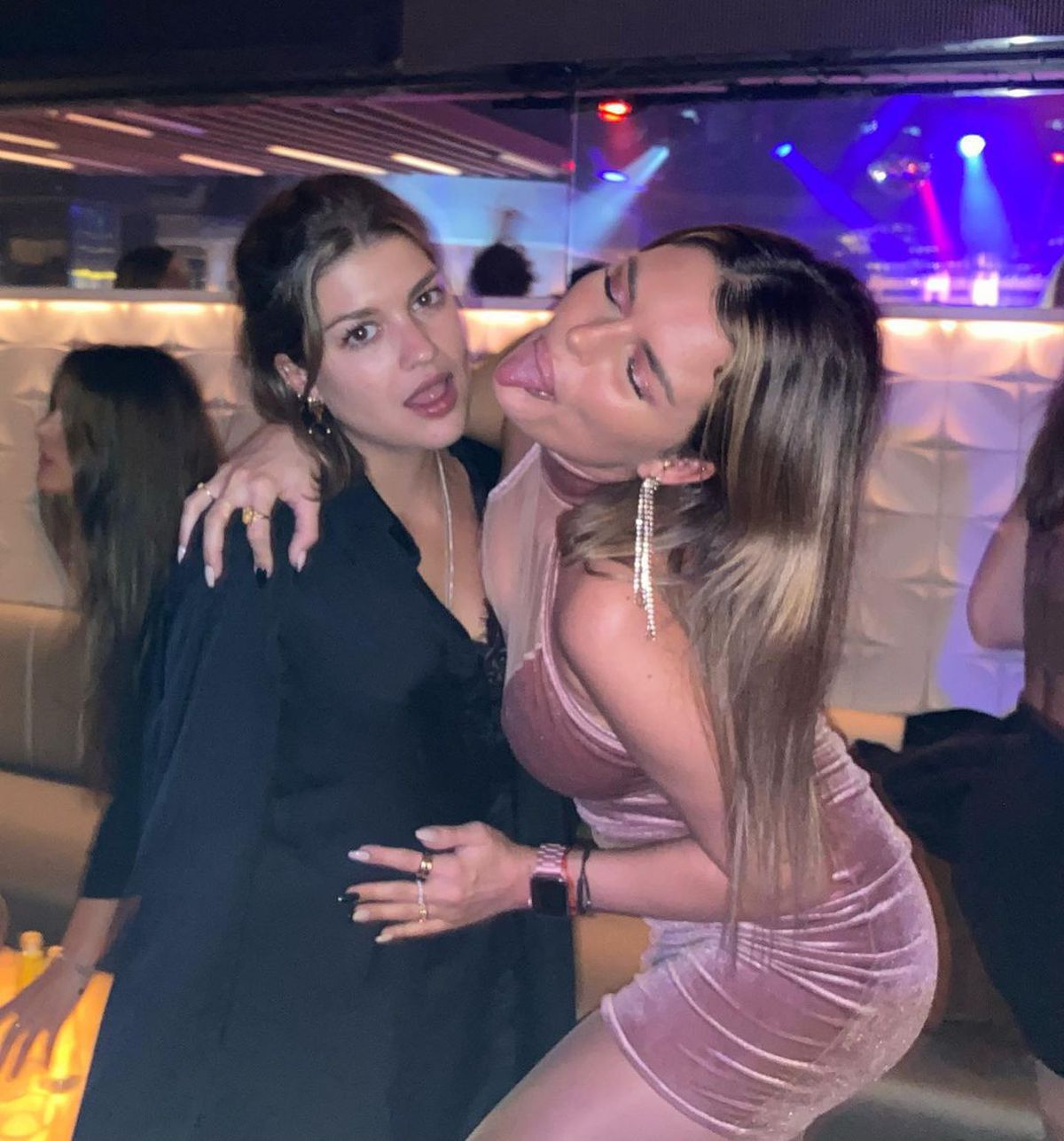 „Am plecat plângând, fotbaliștii sunt proști și aroganți” » Într-o furtună de scandaluri, un model din Barcelona a povestit ce a pățit la o petrecere privată