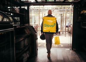 Ai lăsat cadoul de 8 martie pe ultima sută de metri? Comandă prin Glovo cadoul perfect, cu livrare rapidă!