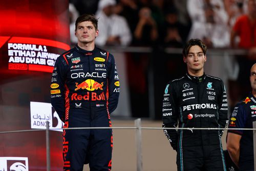 Max Verstappen și George Russell pe podium la Abu Dhabi 2023 Foto: Imago