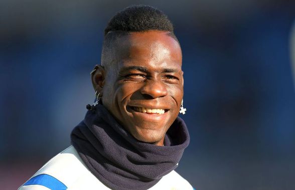 Balotelli a comis-o din nou! Italianul a dat foc ghetelor unui coleg după ce a aruncat cu petarde în vestiar