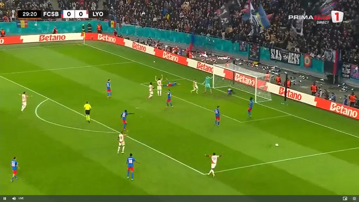 Gol controversat în FCSB - Lyon: ce spune regulamentul