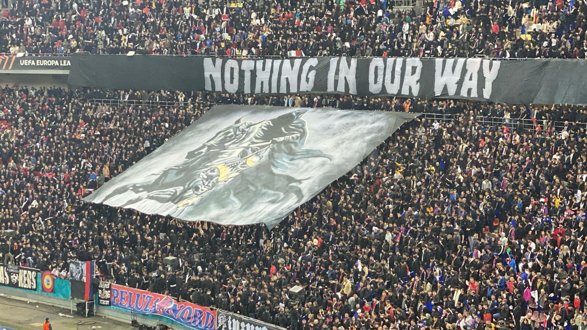 Din Stăpânul Inelelor, 300 sau Biblie? FCSB, scenografie înfricoșătoare la meciul cu Lyon: ce a apărut în Peluza Nord